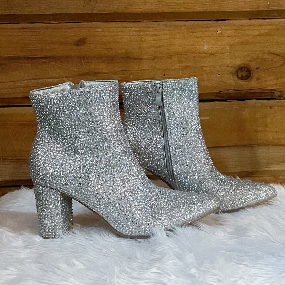 Forever Silver Rhinestone Zipup Heeled Ankle Booties Size 7